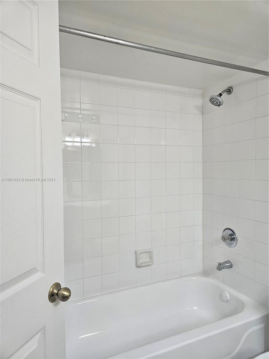 For Sale: $350,000 (2 beds, 2 baths, 1054 Square Feet)