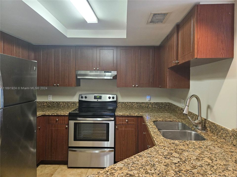 For Sale: $350,000 (2 beds, 2 baths, 1054 Square Feet)