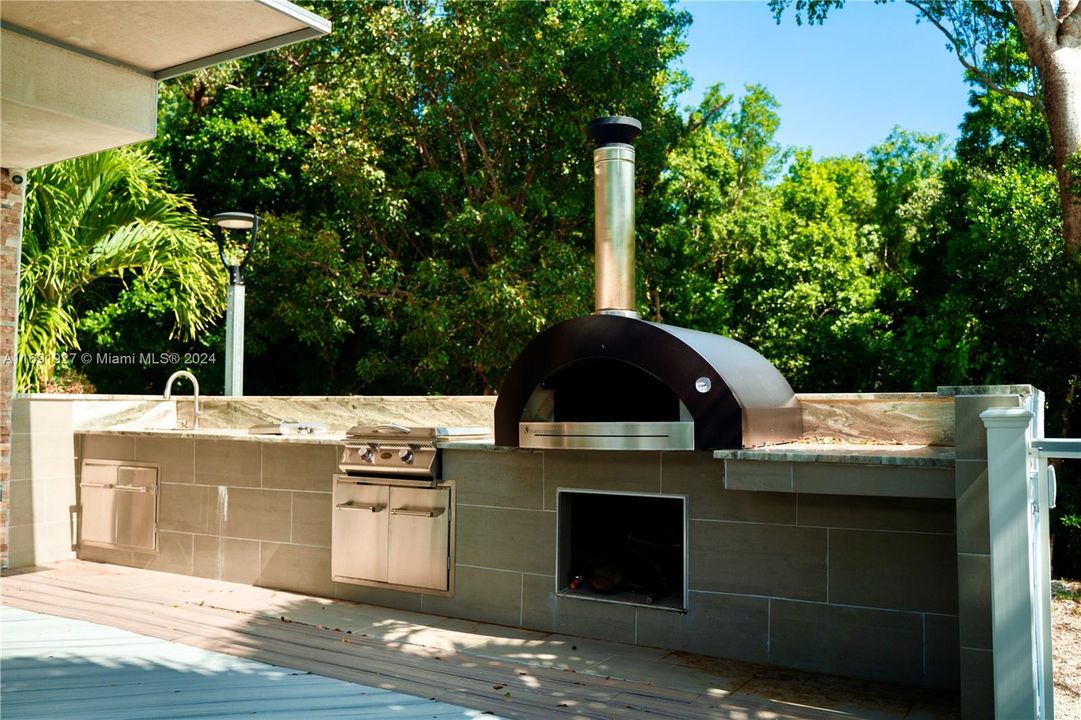 Outdoor Kitchen