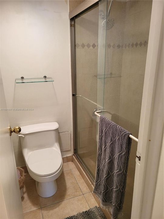 Active With Contract: $1,950 (1 beds, 1 baths, 741 Square Feet)