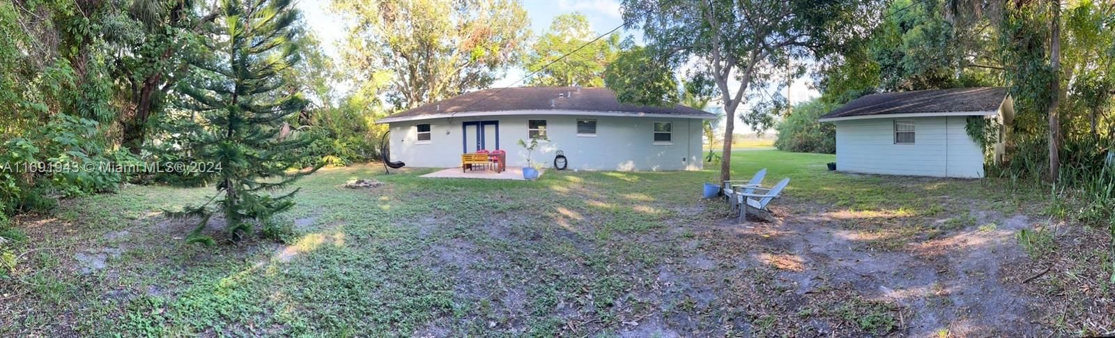 For Sale: $485,000 (3 beds, 2 baths, 988 Square Feet)