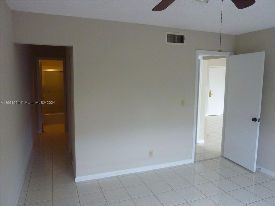 For Rent: $1,800 (1 beds, 1 baths, 667 Square Feet)