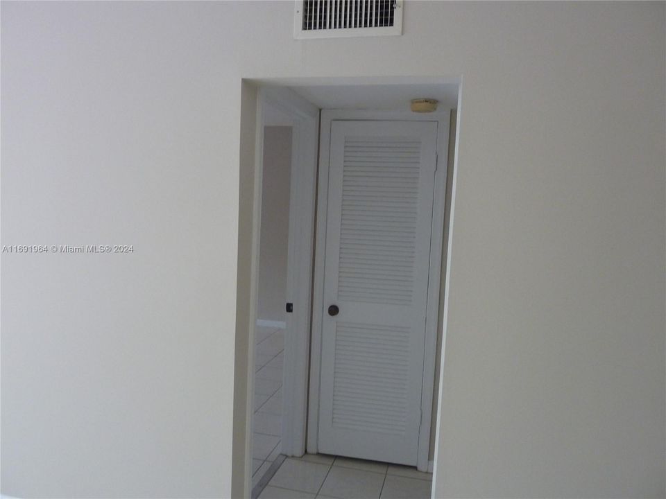 For Rent: $1,800 (1 beds, 1 baths, 667 Square Feet)