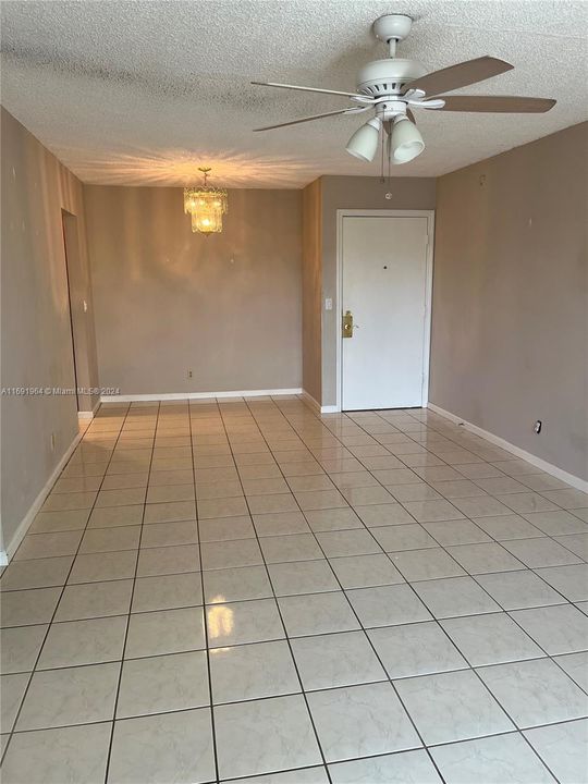 For Rent: $1,800 (1 beds, 1 baths, 667 Square Feet)