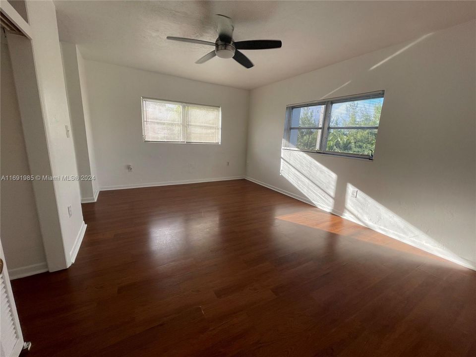 For Rent: $1,995 (1 beds, 1 baths, 1010 Square Feet)