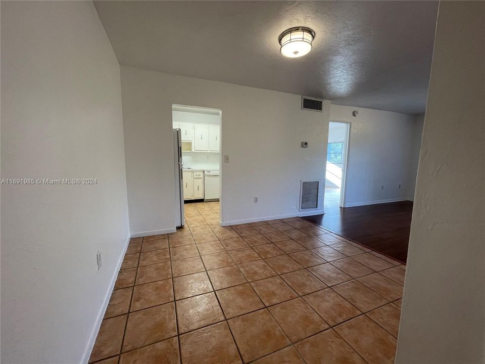 For Rent: $1,995 (1 beds, 1 baths, 1010 Square Feet)