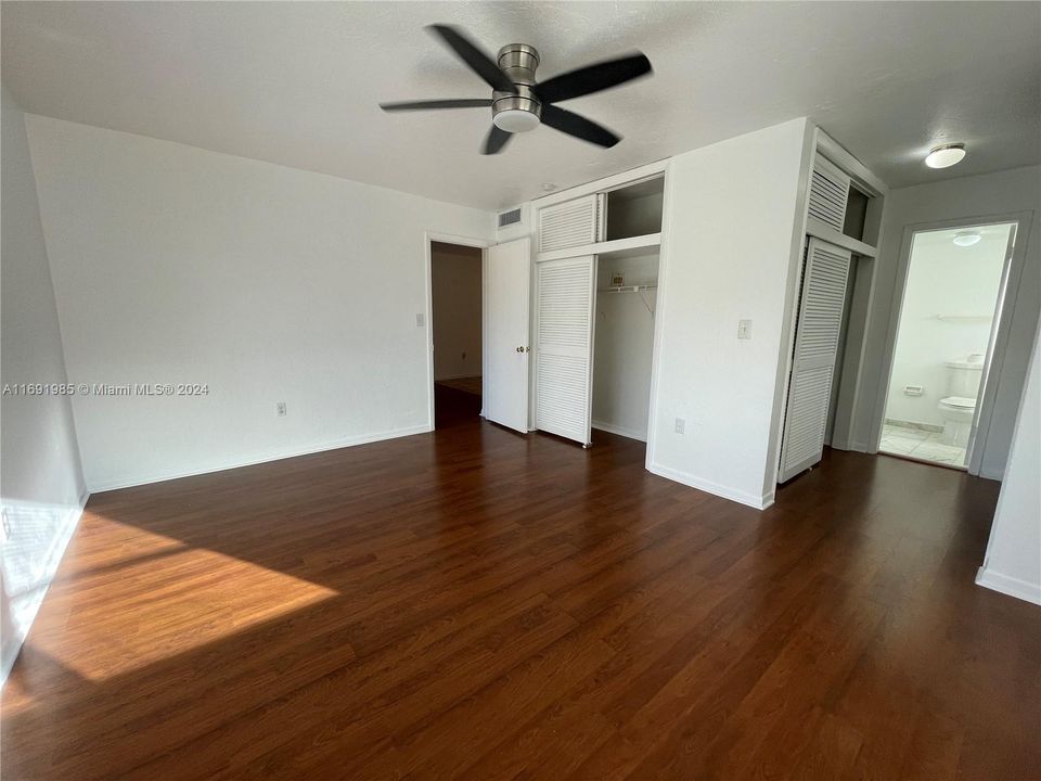 For Rent: $1,995 (1 beds, 1 baths, 1010 Square Feet)