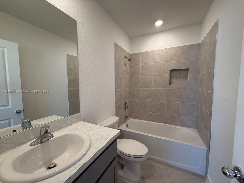 For Rent: $3,200 (3 beds, 3 baths, 1376 Square Feet)