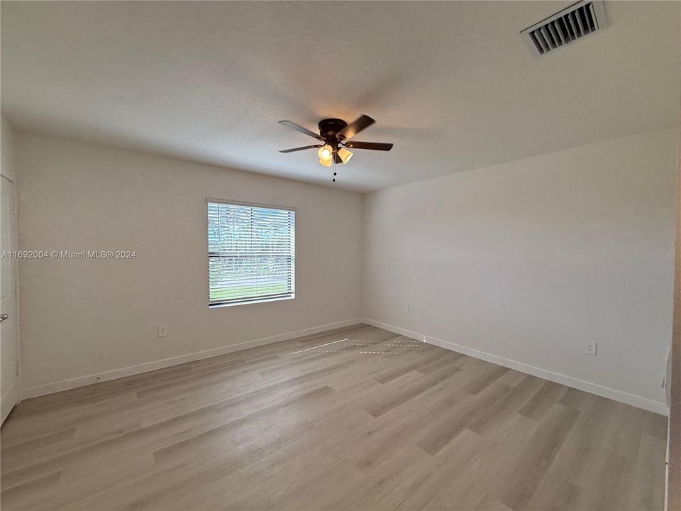 For Rent: $3,200 (3 beds, 3 baths, 1376 Square Feet)