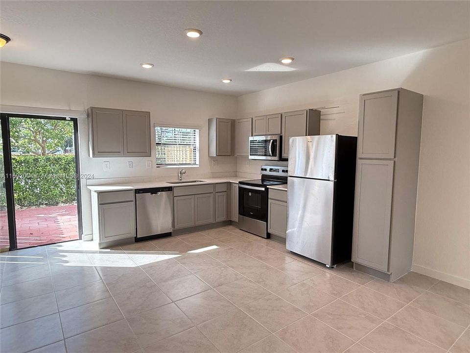 For Rent: $3,200 (3 beds, 3 baths, 1376 Square Feet)