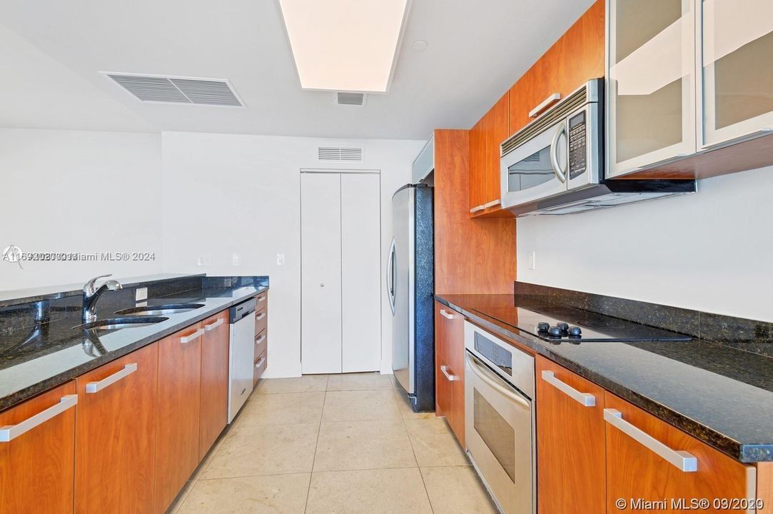 For Rent: $4,400 (2 beds, 2 baths, 1578 Square Feet)