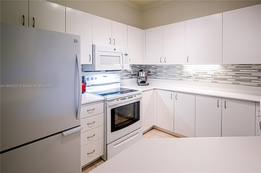 For Sale: $315,000 (2 beds, 2 baths, 1102 Square Feet)