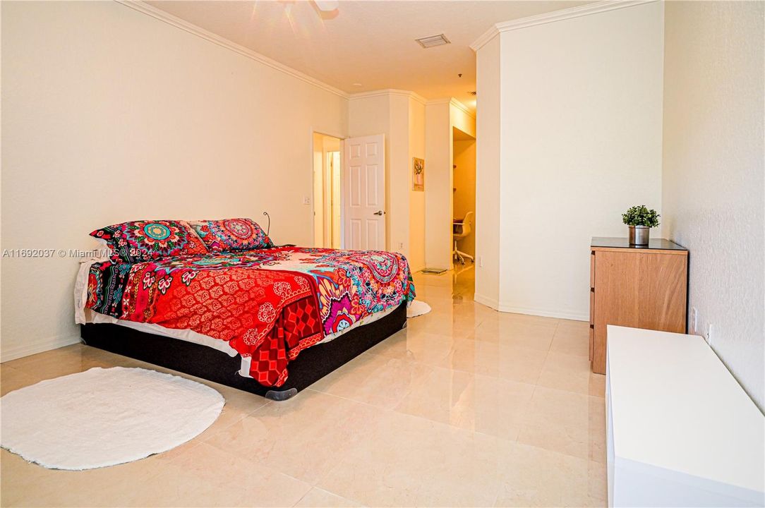 For Sale: $315,000 (2 beds, 2 baths, 1102 Square Feet)