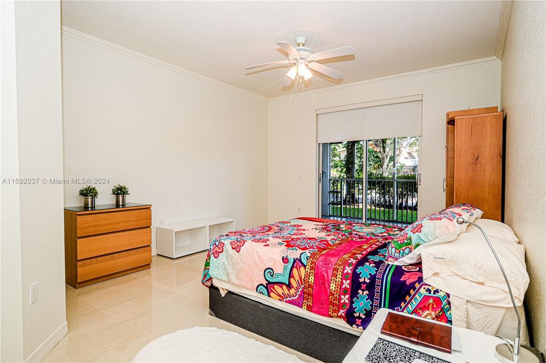 For Sale: $315,000 (2 beds, 2 baths, 1102 Square Feet)