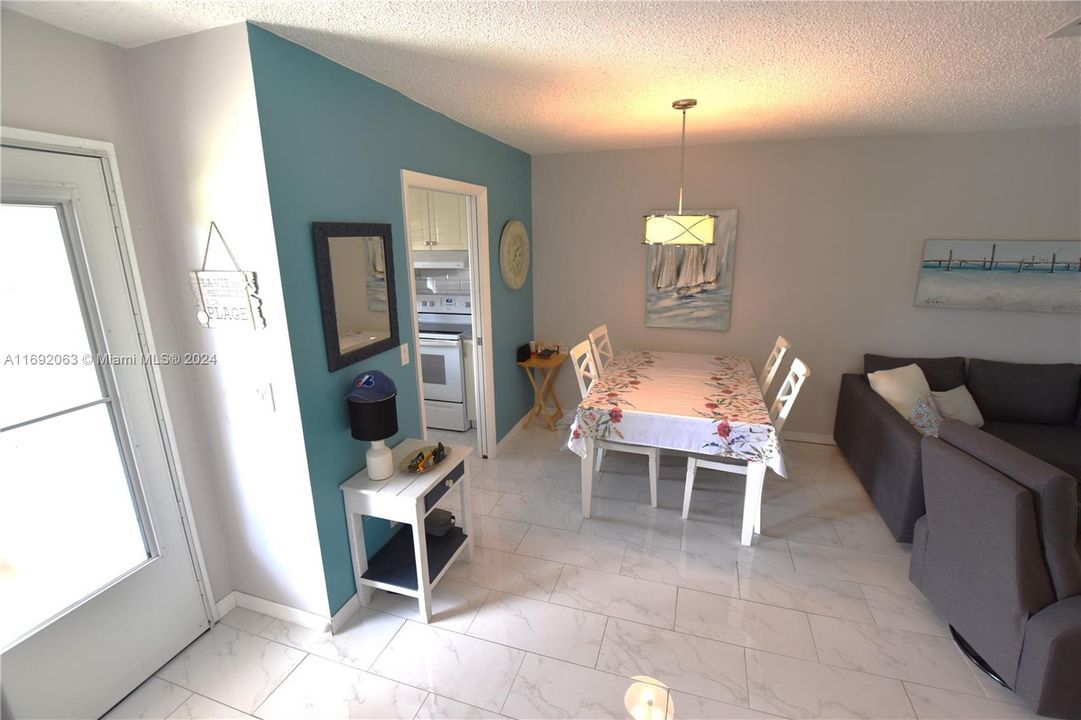 For Sale: $139,500 (1 beds, 1 baths, 662 Square Feet)