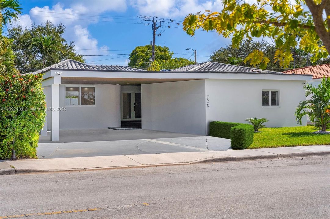 For Sale: $1,425,000 (4 beds, 3 baths, 2345 Square Feet)