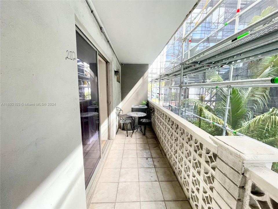 For Sale: $269,000 (1 beds, 1 baths, 667 Square Feet)