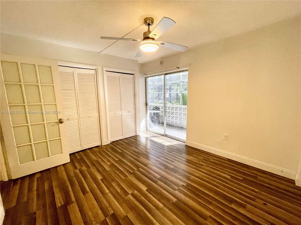 For Sale: $269,000 (1 beds, 1 baths, 667 Square Feet)