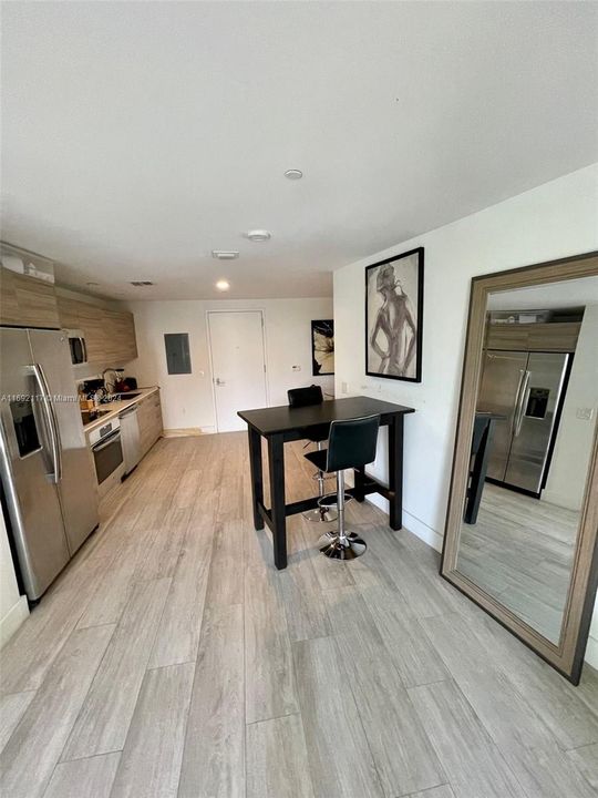 For Rent: $3,600 (1 beds, 1 baths, 681 Square Feet)