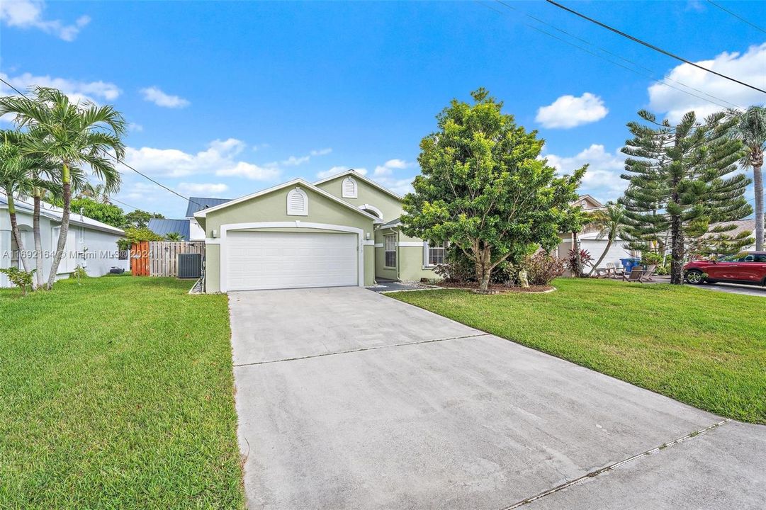 For Sale: $619,900 (3 beds, 2 baths, 1452 Square Feet)