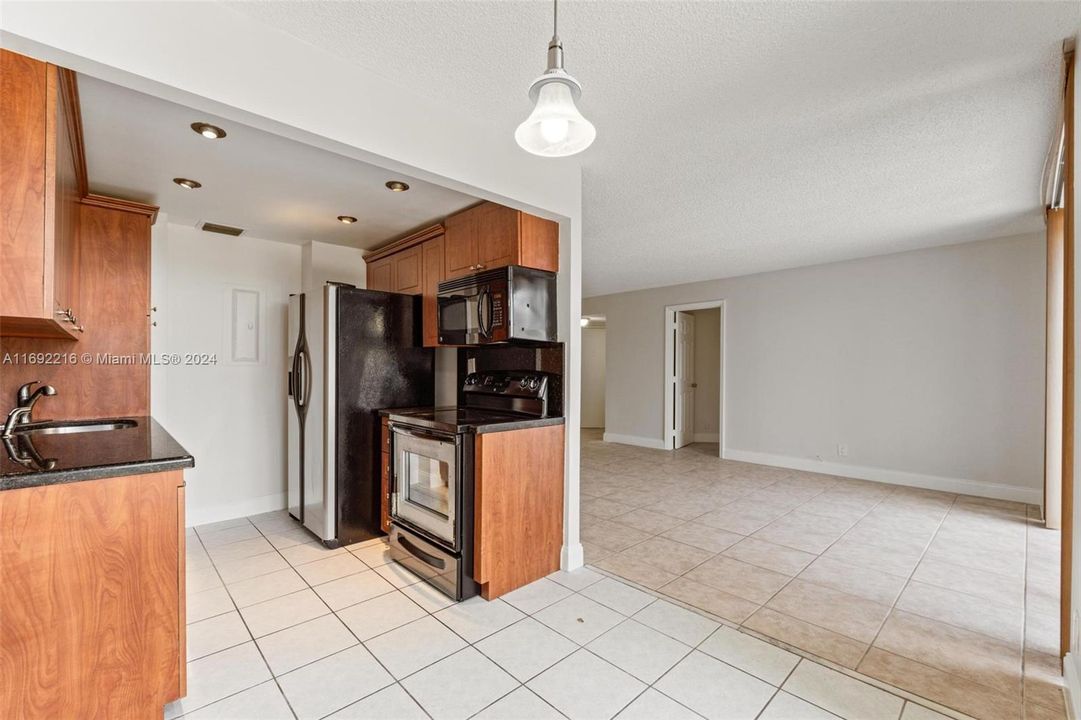 For Sale: $340,000 (2 beds, 2 baths, 1257 Square Feet)