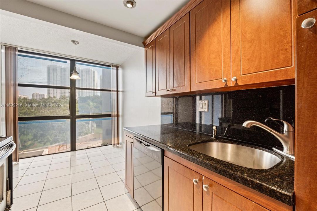 For Sale: $340,000 (2 beds, 2 baths, 1257 Square Feet)