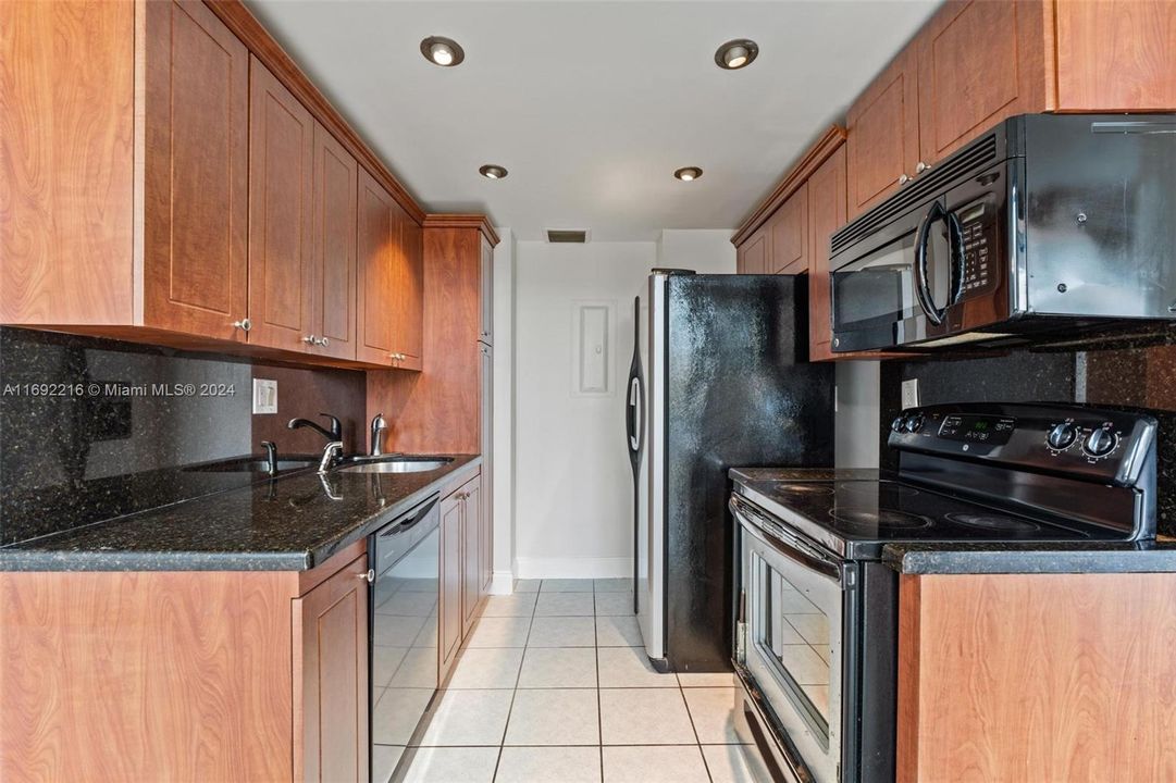 For Sale: $340,000 (2 beds, 2 baths, 1257 Square Feet)