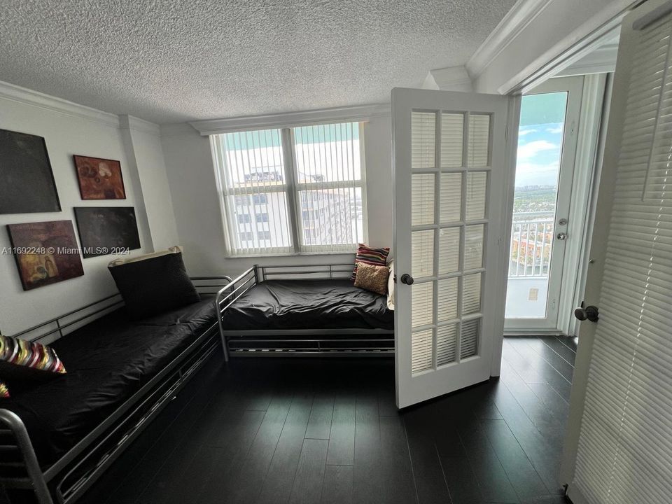 For Sale: $430,000 (2 beds, 2 baths, 1233 Square Feet)