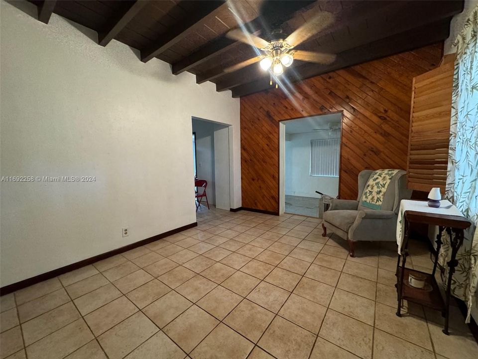 For Sale: $495,000 (2 beds, 1 baths, 1056 Square Feet)