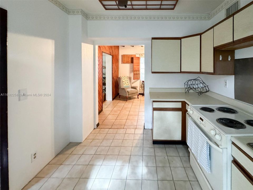 For Sale: $495,000 (2 beds, 1 baths, 1056 Square Feet)