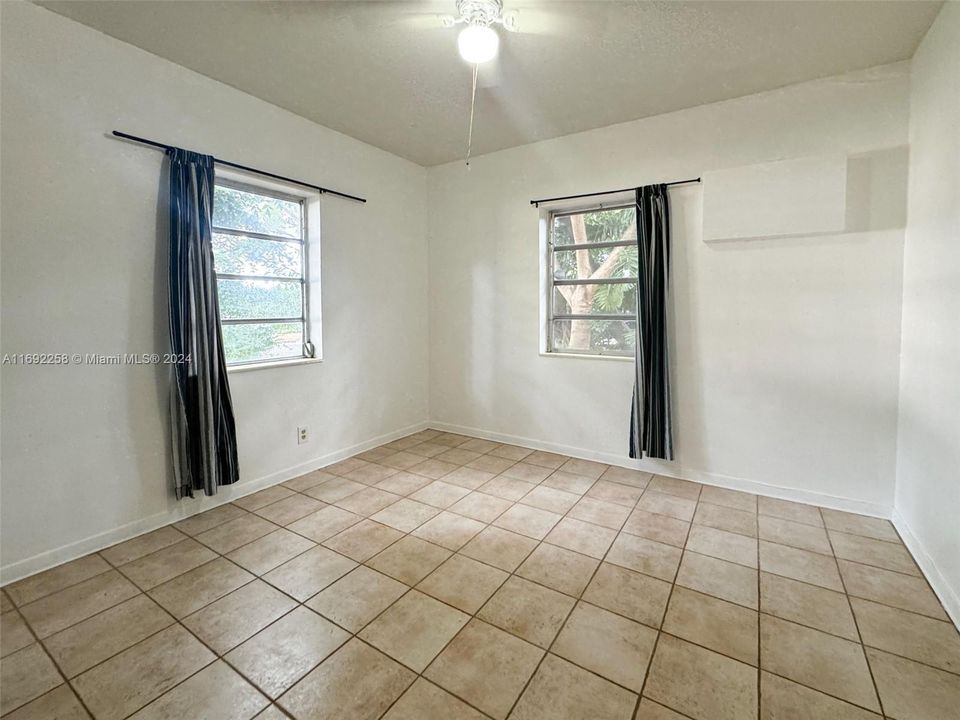 For Sale: $495,000 (2 beds, 1 baths, 1056 Square Feet)