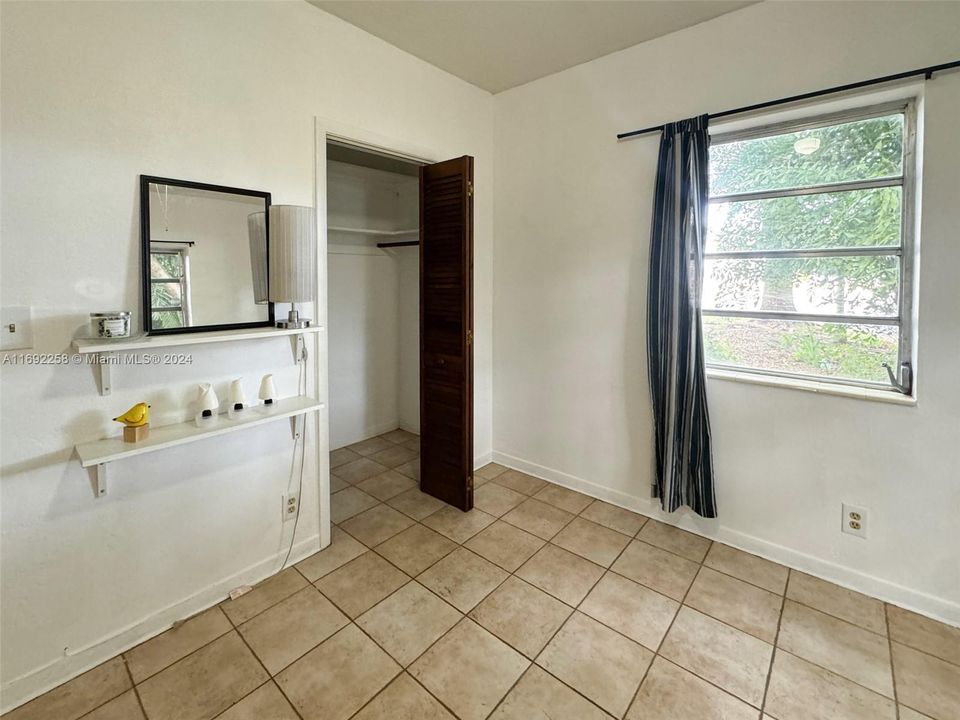 For Sale: $495,000 (2 beds, 1 baths, 1056 Square Feet)