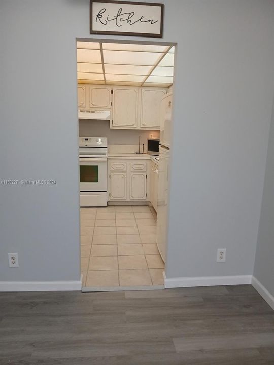 For Sale: $229,000 (1 beds, 1 baths, 780 Square Feet)