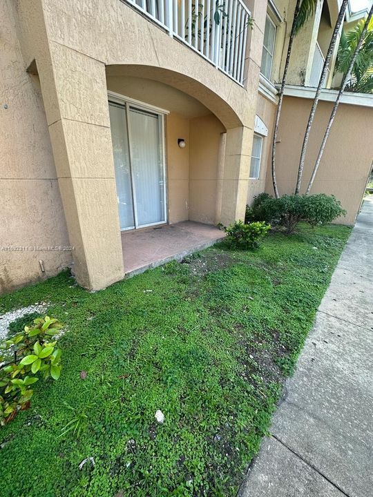 For Rent: $3,100 (3 beds, 2 baths, 1079 Square Feet)