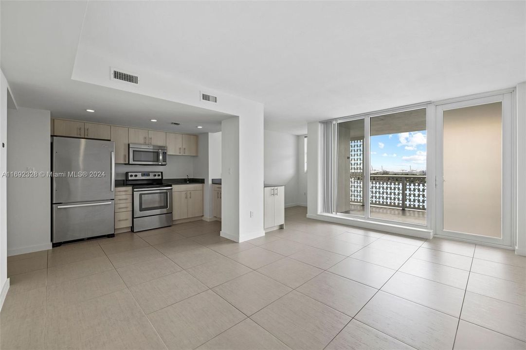 Active With Contract: $3,203 (1 beds, 1 baths, 576 Square Feet)