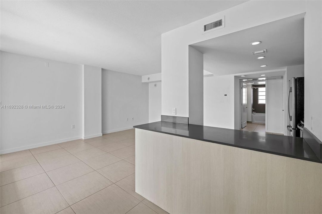 Active With Contract: $3,203 (1 beds, 1 baths, 576 Square Feet)