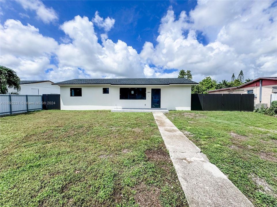 For Sale: $599,000 (3 beds, 2 baths, 1462 Square Feet)