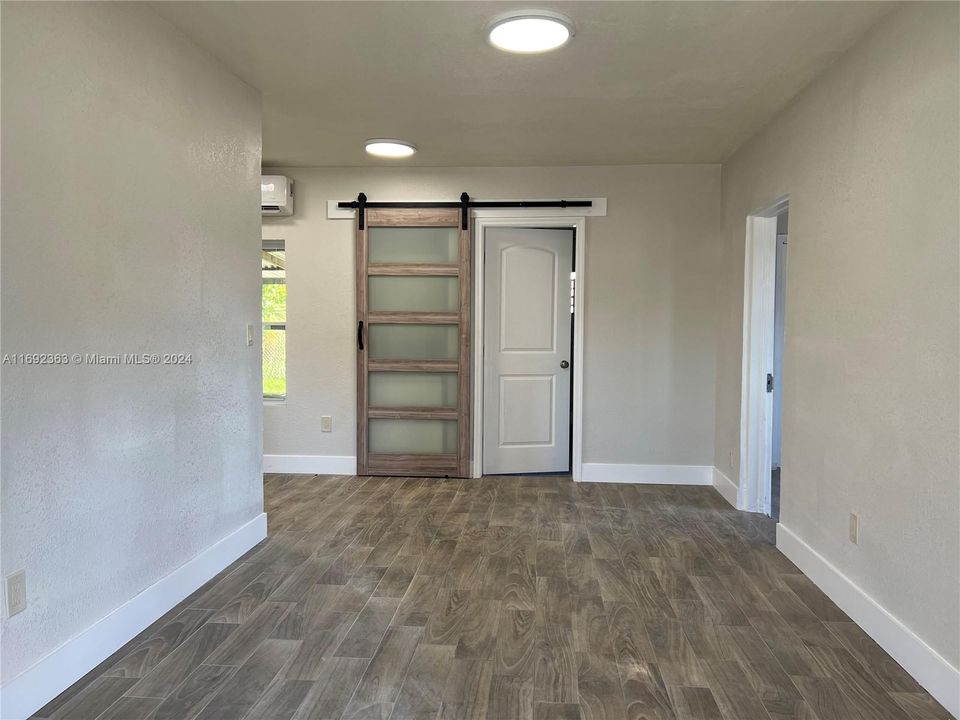 For Rent: $2,500 (4 beds, 1 baths, 1302 Square Feet)