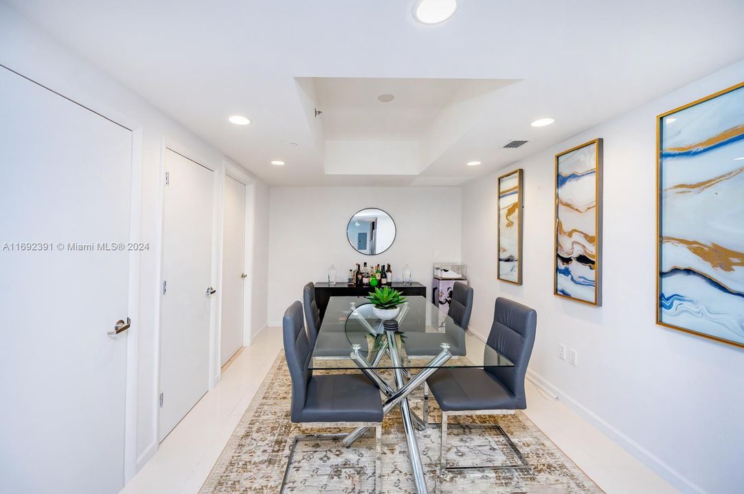 For Sale: $1,350,000 (2 beds, 2 baths, 1313 Square Feet)