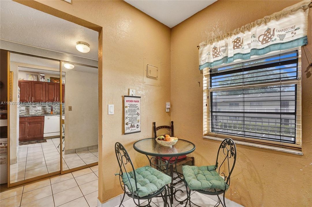 For Sale: $152,000 (2 beds, 2 baths, 990 Square Feet)