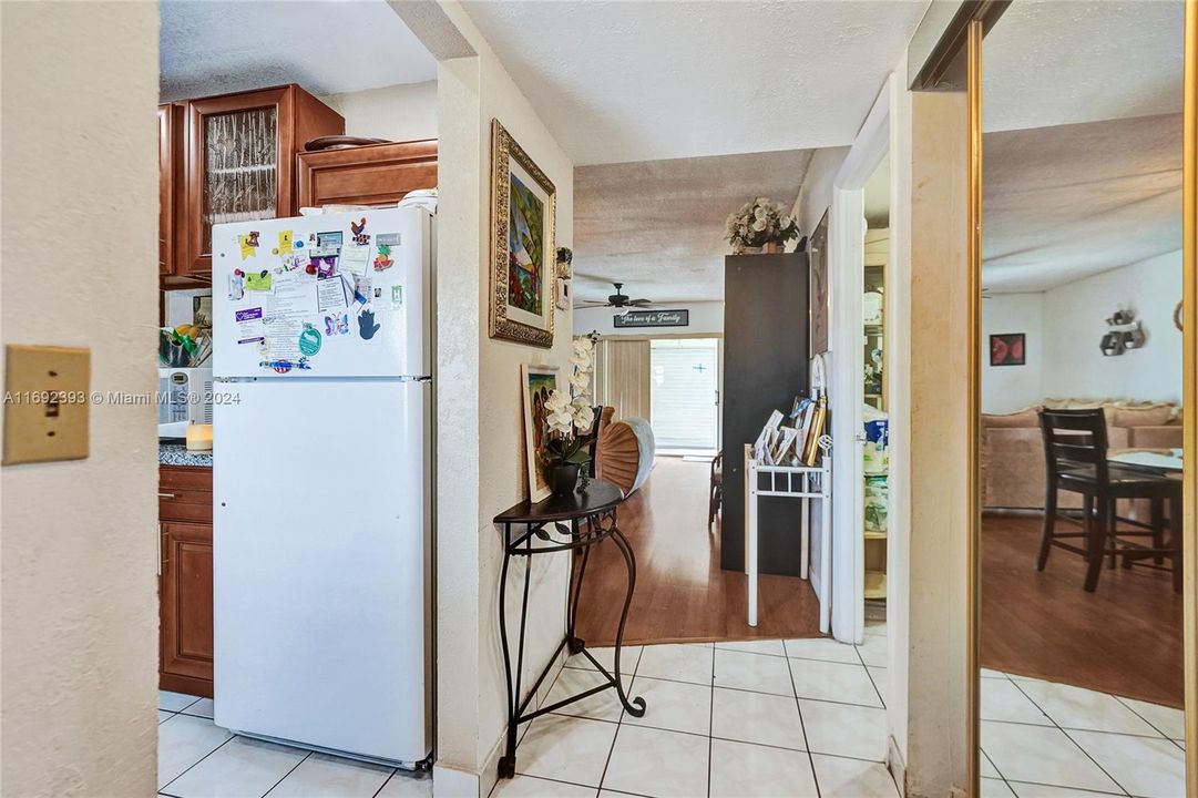 For Sale: $152,000 (2 beds, 2 baths, 990 Square Feet)