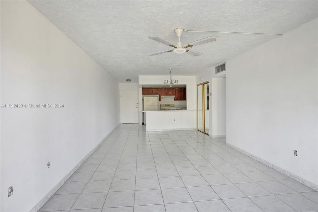 For Sale: $135,000 (1 beds, 1 baths, 660 Square Feet)