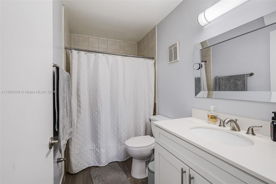 For Sale: $325,000 (2 beds, 2 baths, 960 Square Feet)