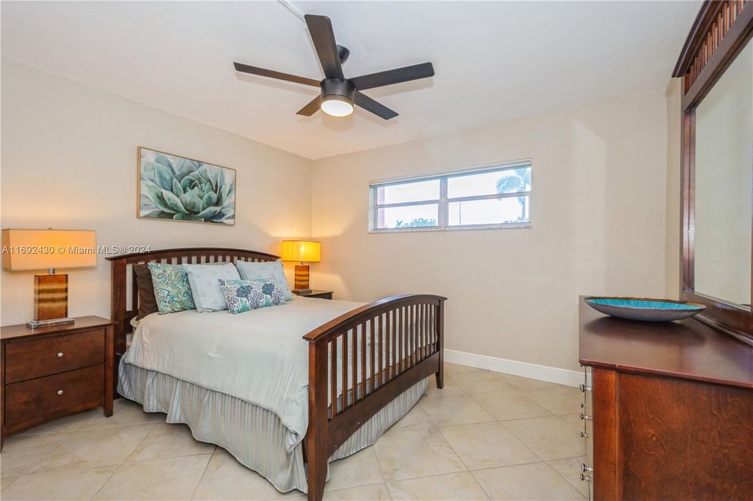 For Sale: $229,900 (2 beds, 2 baths, 1170 Square Feet)