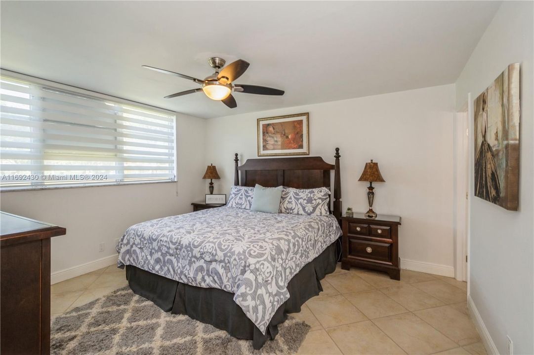 For Sale: $229,900 (2 beds, 2 baths, 1170 Square Feet)