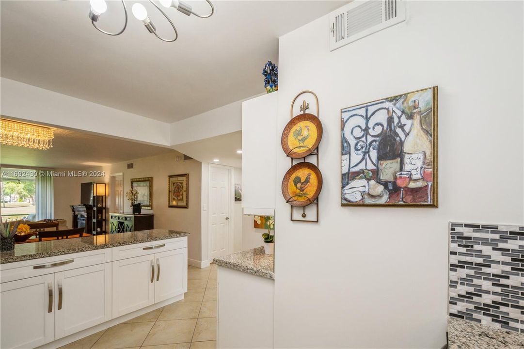 For Sale: $229,900 (2 beds, 2 baths, 1170 Square Feet)