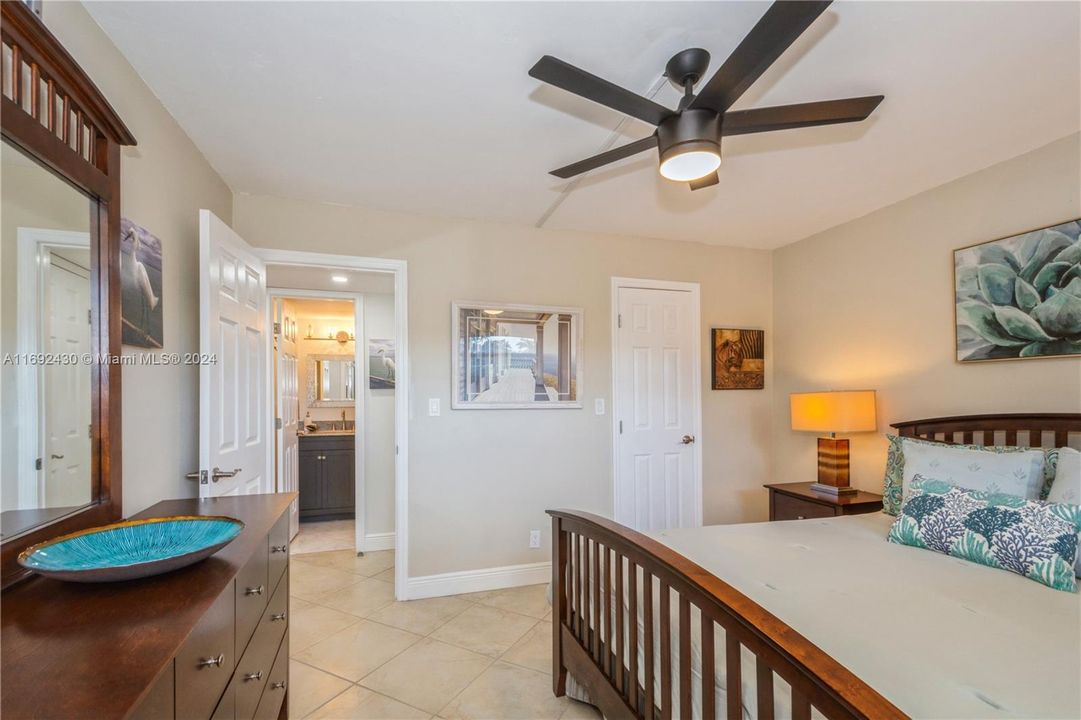 For Sale: $229,900 (2 beds, 2 baths, 1170 Square Feet)