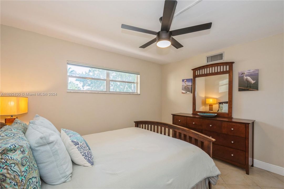 For Sale: $229,900 (2 beds, 2 baths, 1170 Square Feet)