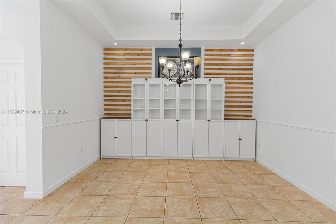 En Venta: $540,000 (4 camas, 3 baños, 1921 Pies cuadrados)