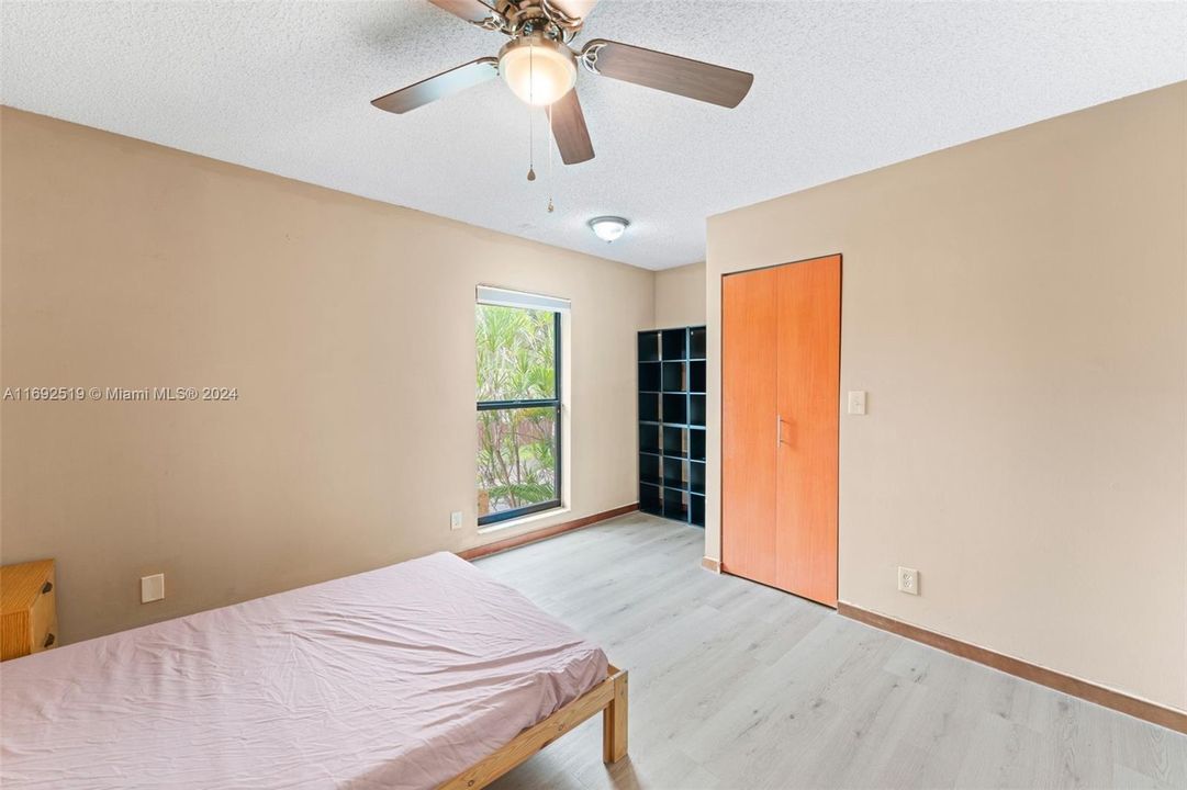 For Sale: $360,000 (2 beds, 2 baths, 1214 Square Feet)